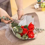 دسته گل لگویی رز قرمز - Image 3